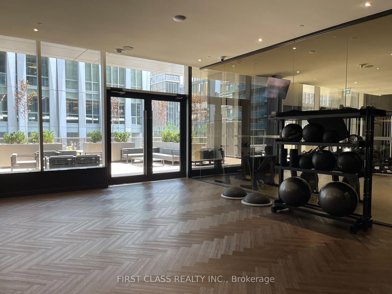 11 Yorkville Avenue, Unit 6307 thumbnail 24