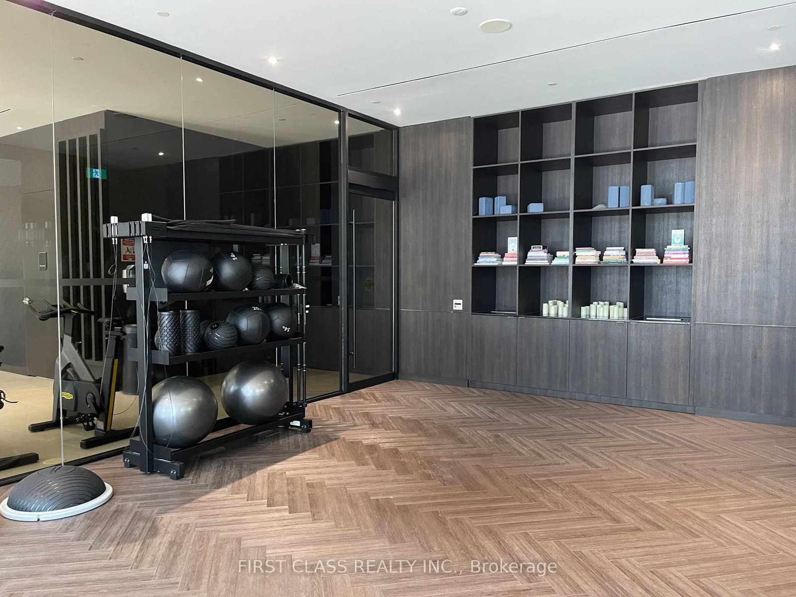 11 Yorkville Avenue, Unit 6307 thumbnail 25
