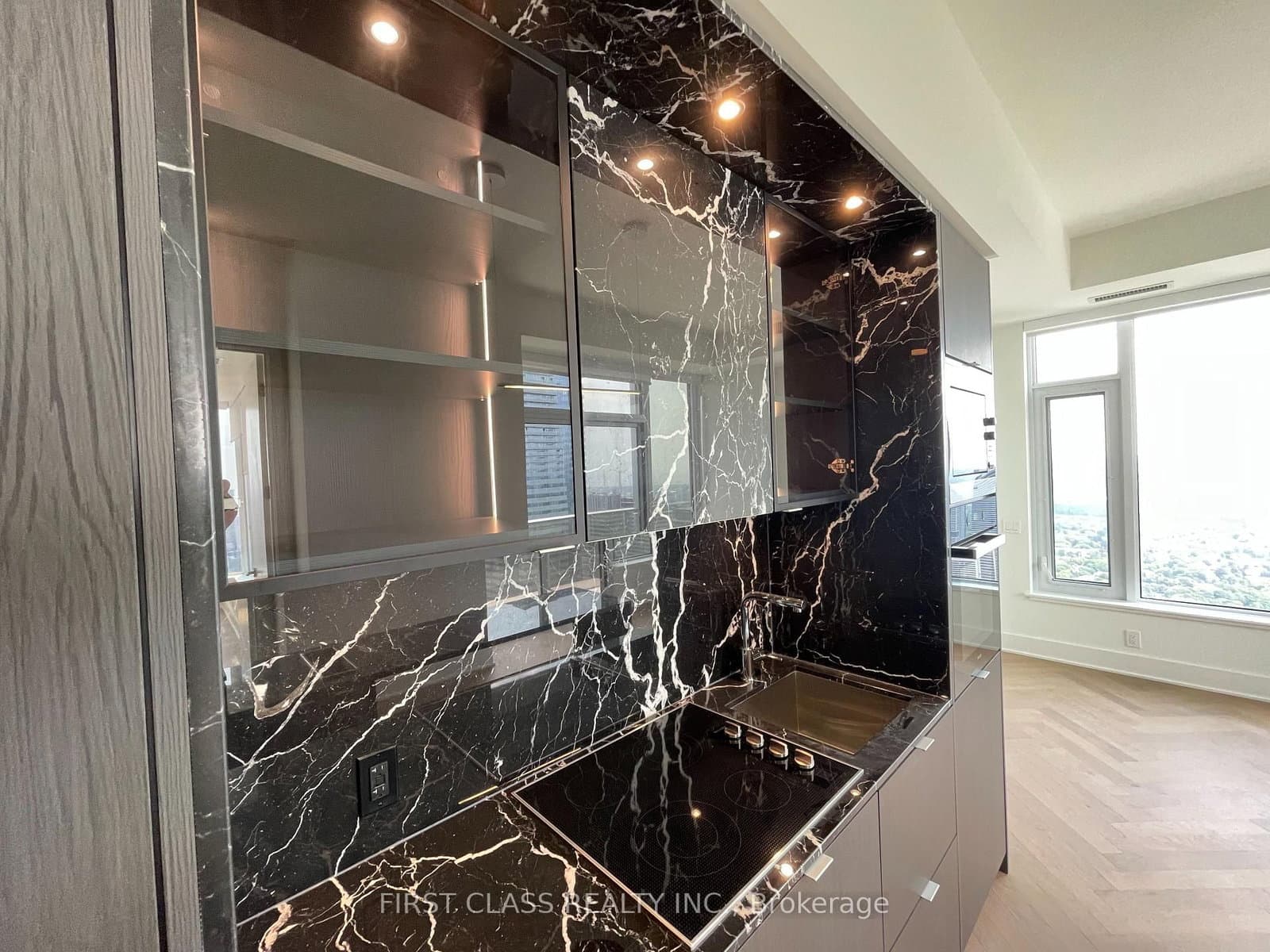 11 Yorkville Avenue, Unit 6307 thumbnail 6