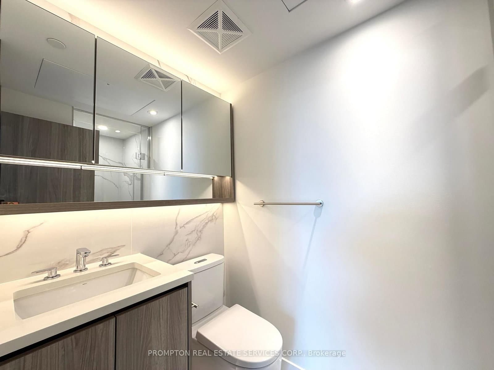 68 Esther Shiner Boulevard, Unit 745 thumbnail 15