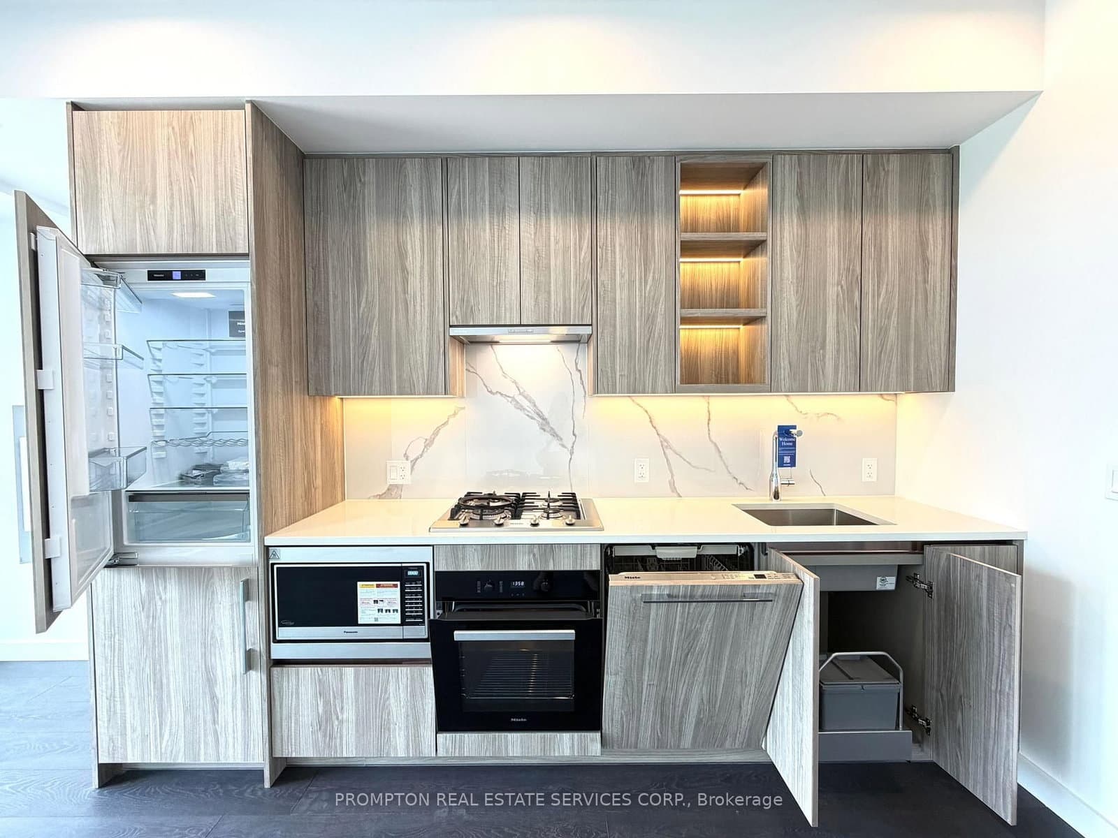 68 Esther Shiner Boulevard, Unit 745 thumbnail 6