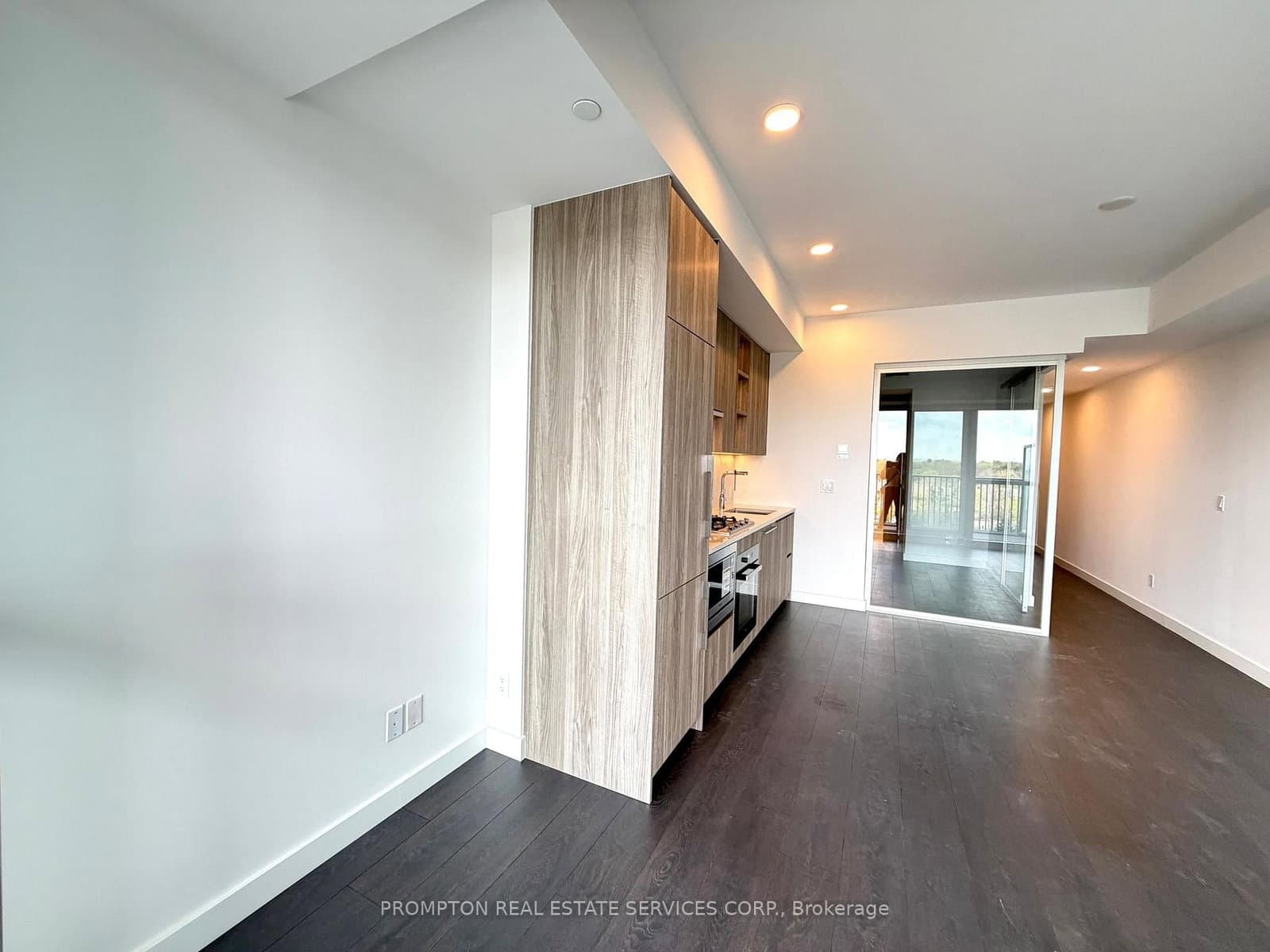 68 Esther Shiner Boulevard, Unit 745 thumbnail 8