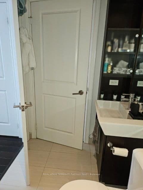 386 Yonge Street, Unit 4205 thumbnail 11