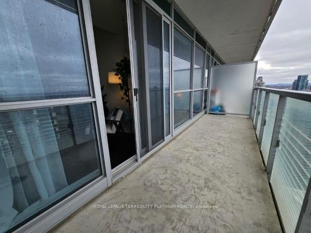 386 Yonge Street, Unit 4205 thumbnail 13