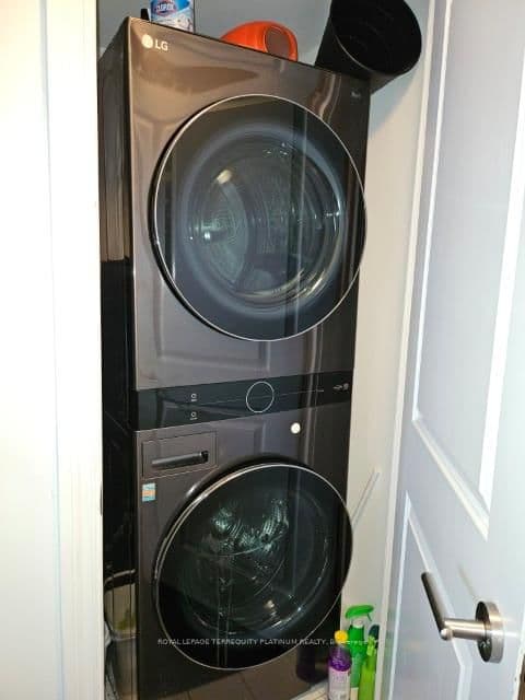 386 Yonge Street, Unit 4205 thumbnail 18