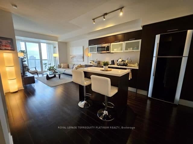 386 Yonge Street, Unit 4205 thumbnail 2