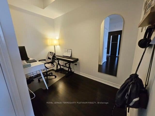 386 Yonge Street, Unit 4205 thumbnail 5