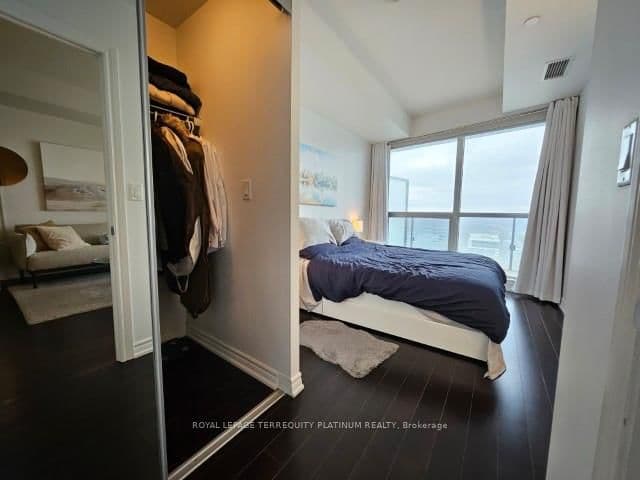 386 Yonge Street, Unit 4205 thumbnail 7