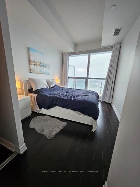 386 Yonge Street, Unit 4205 thumbnail 8