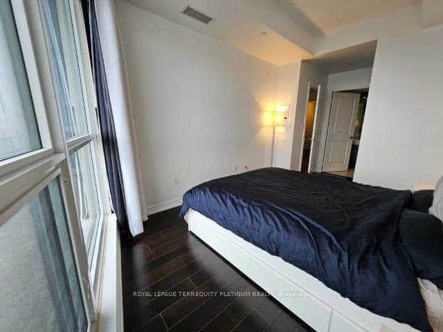 386 Yonge Street, Unit 4205 thumbnail 9