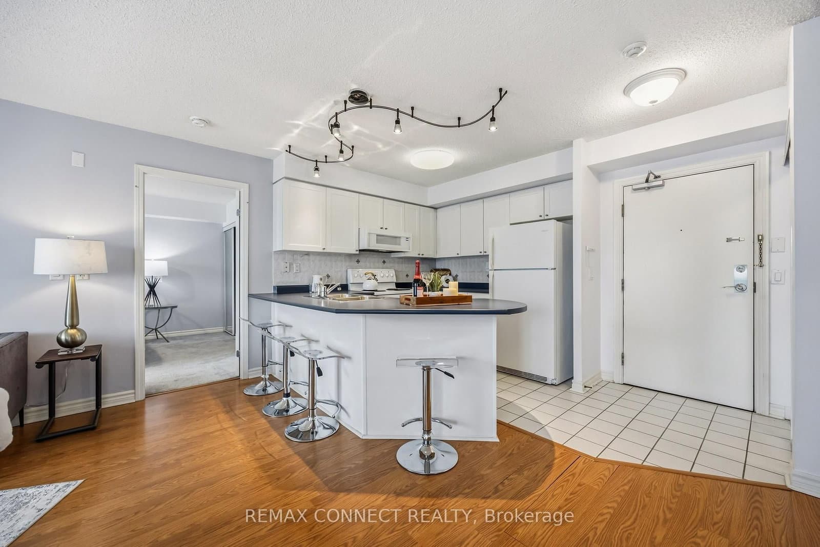 890 Sheppard Avenue W, Unit 504 thumbnail 16