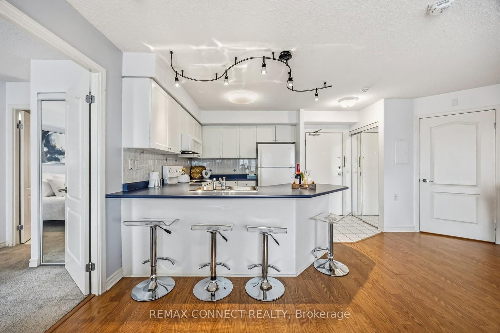 890 Sheppard Avenue W, Unit 504 thumbnail 17