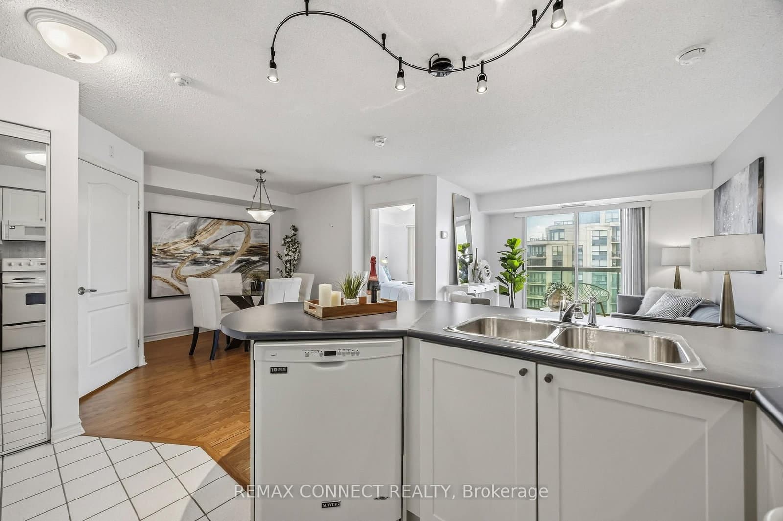 890 Sheppard Avenue W, Unit 504 thumbnail 22