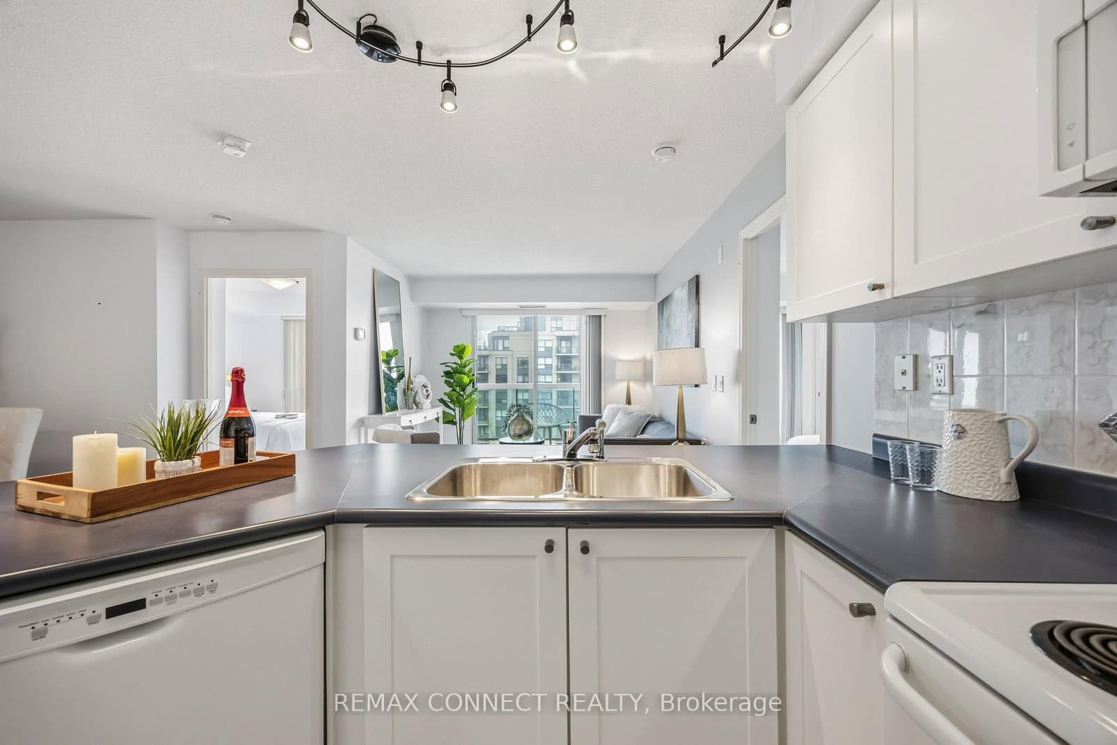 890 Sheppard Avenue W, Unit 504 thumbnail 23