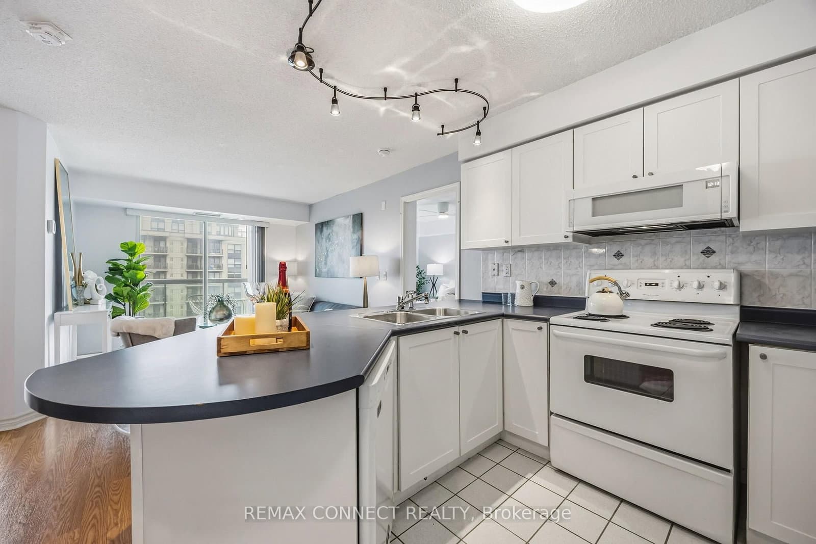890 Sheppard Avenue W, Unit 504 thumbnail 24