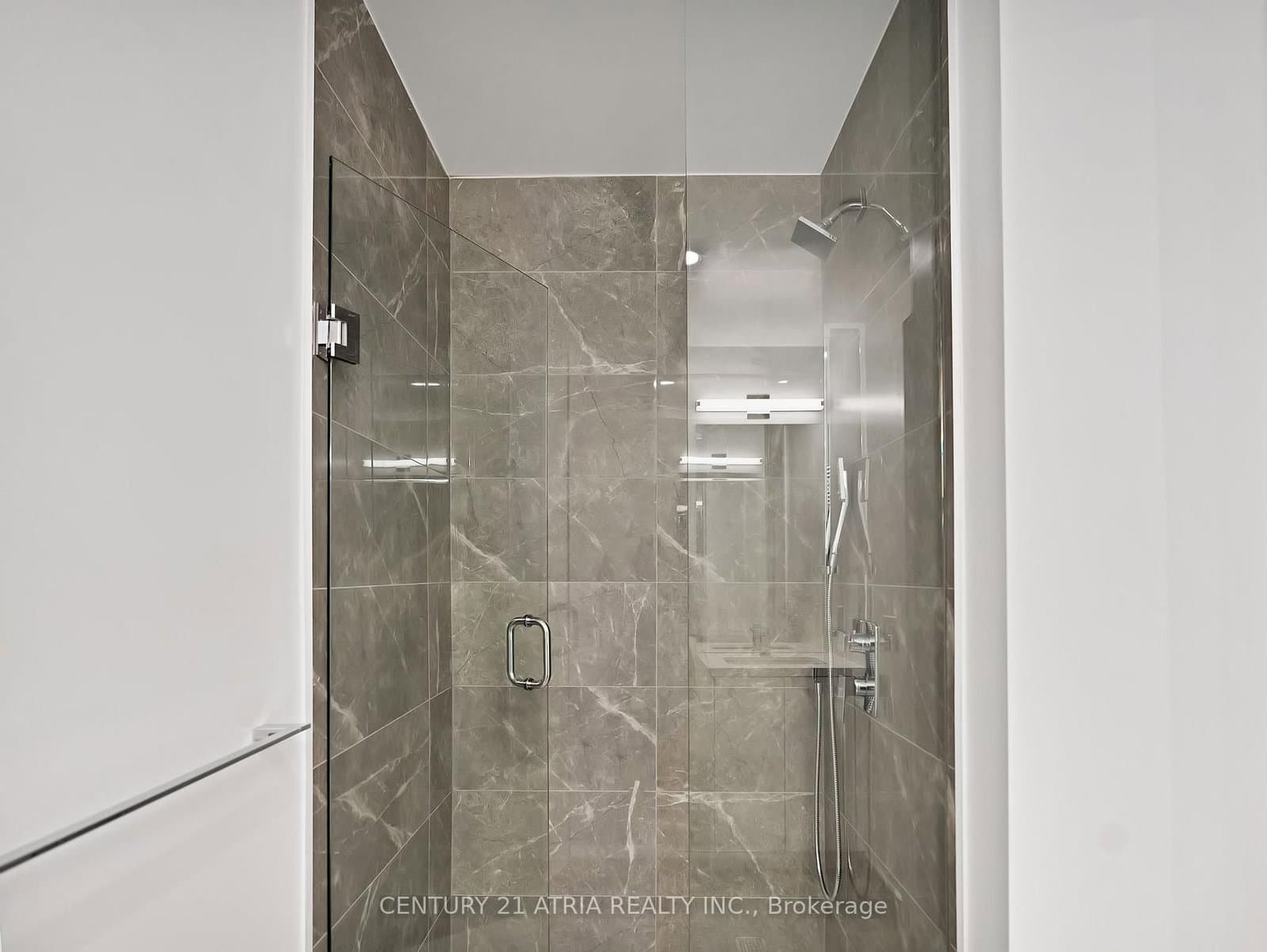 195 McCaul Street, Unit 716 thumbnail 16
