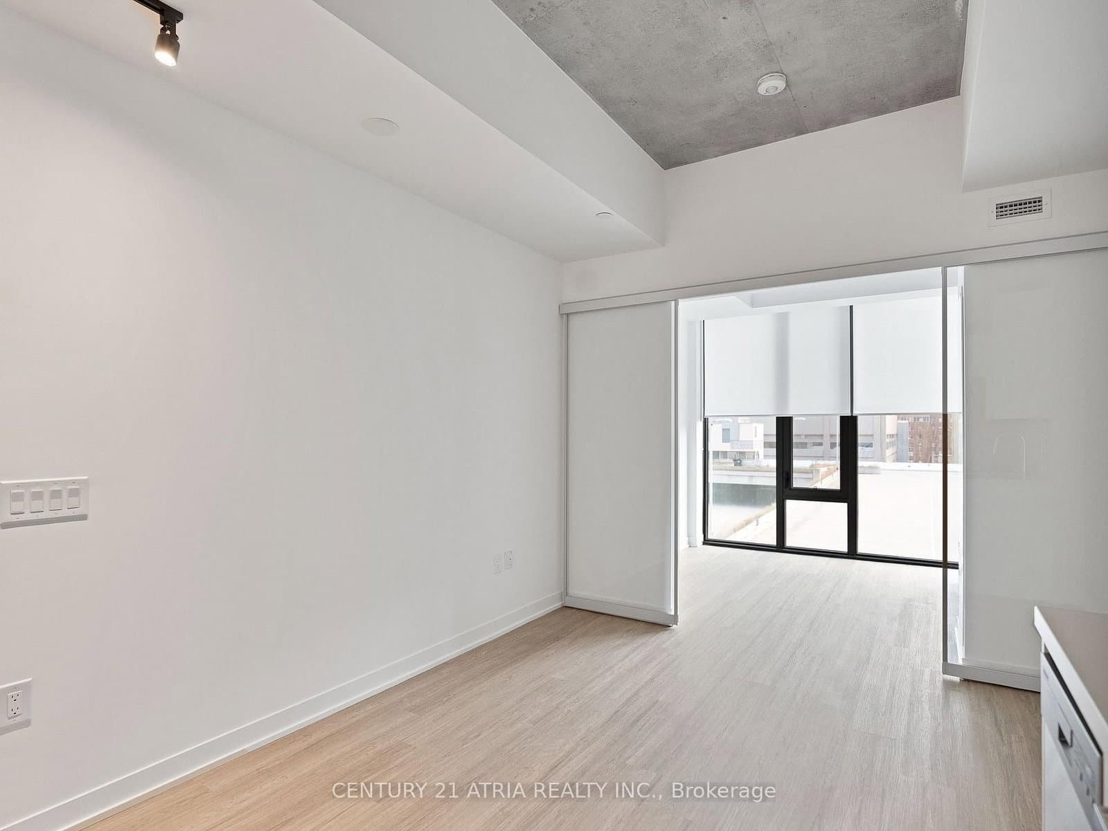 195 McCaul Street, Unit 716 thumbnail 27