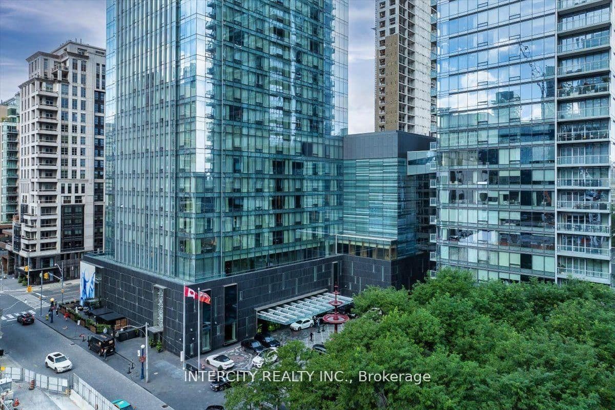 50 Yorkville Avenue, Unit 4001 - Image 1