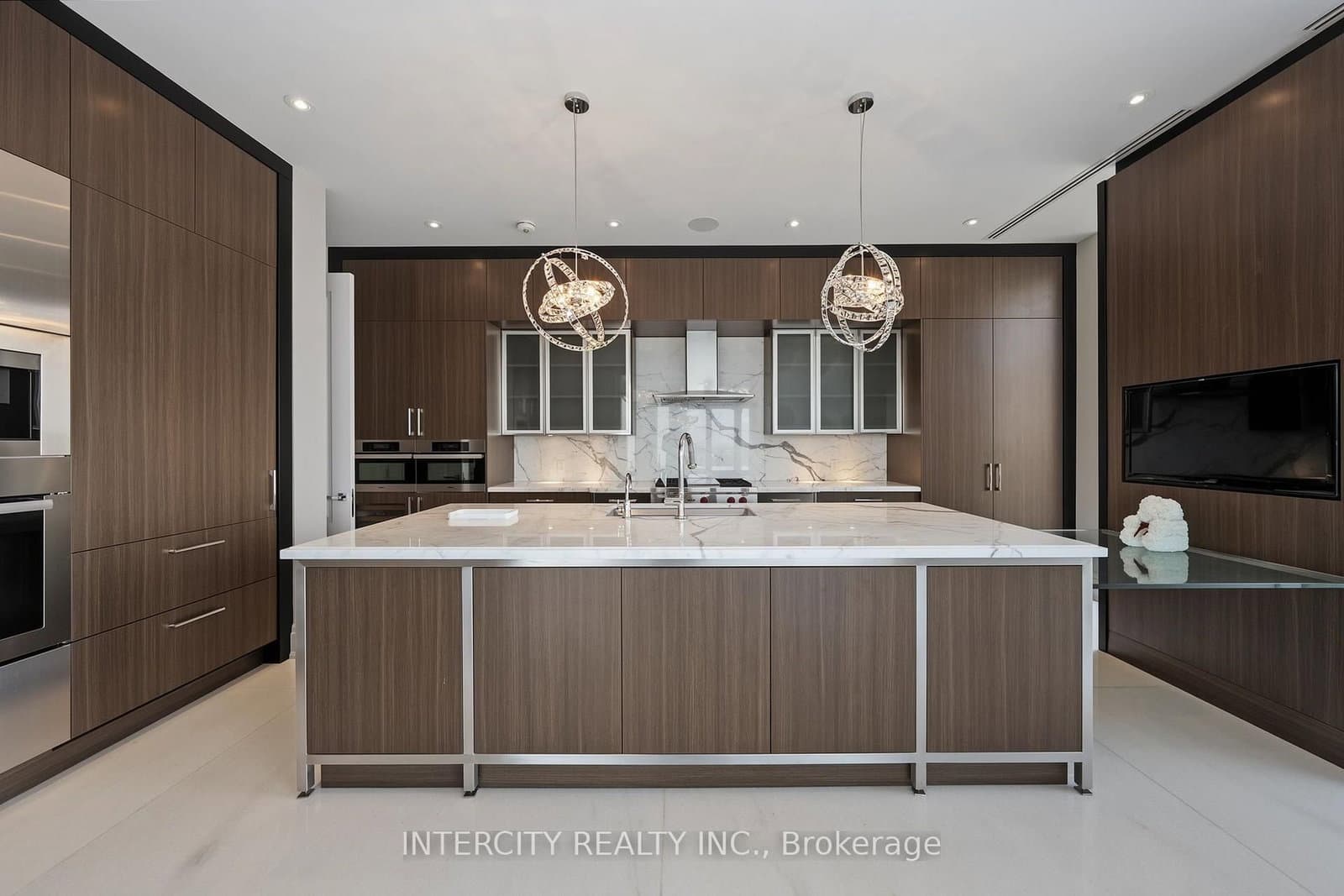 50 Yorkville Avenue, Unit 4001 thumbnail 12