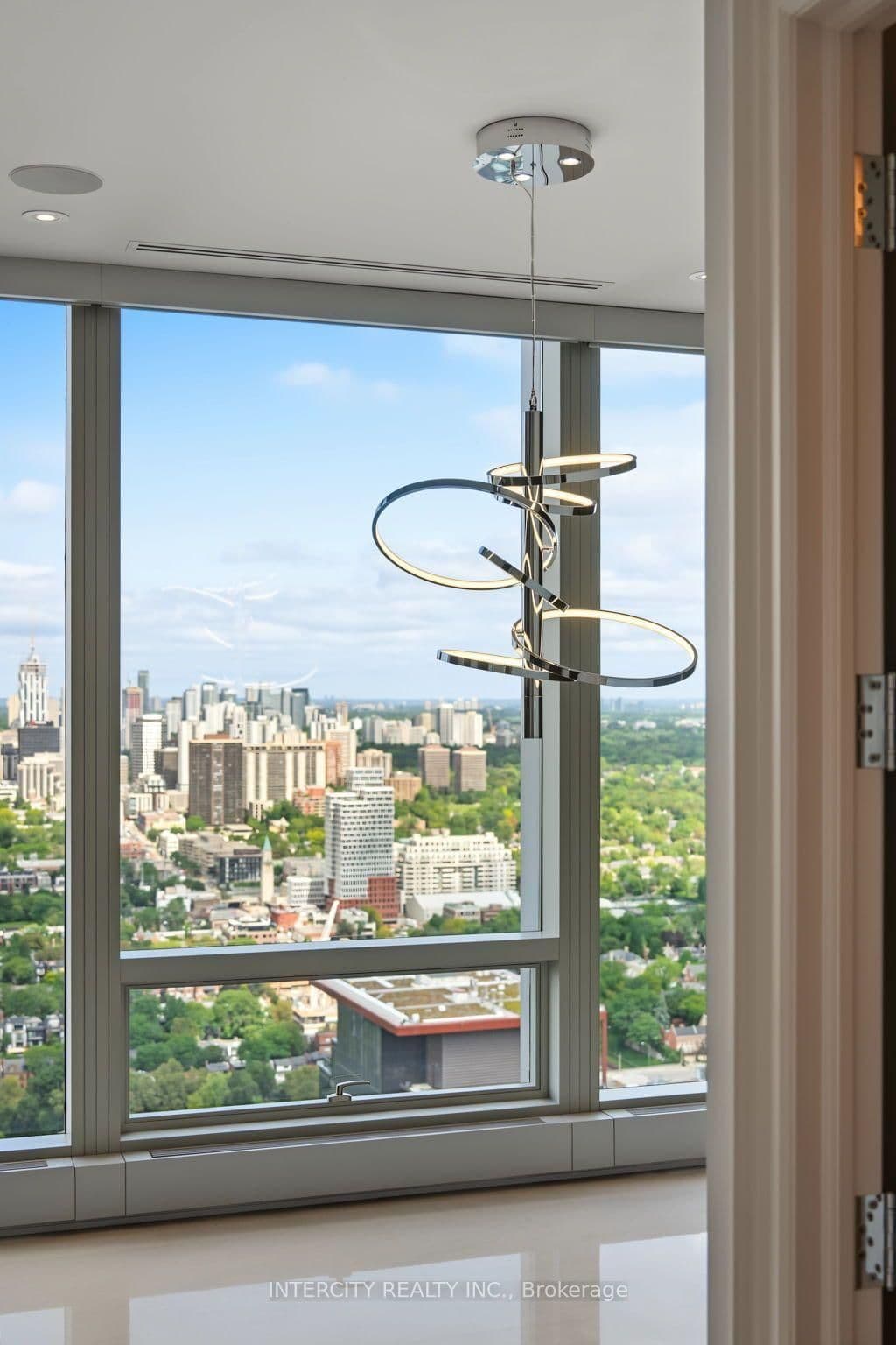 50 Yorkville Avenue, Unit 4001 thumbnail 21