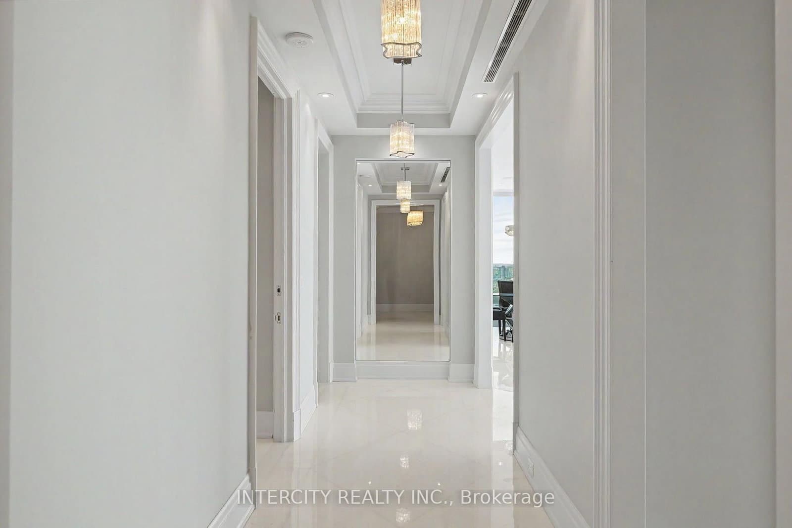 50 Yorkville Avenue, Unit 4001 thumbnail 4