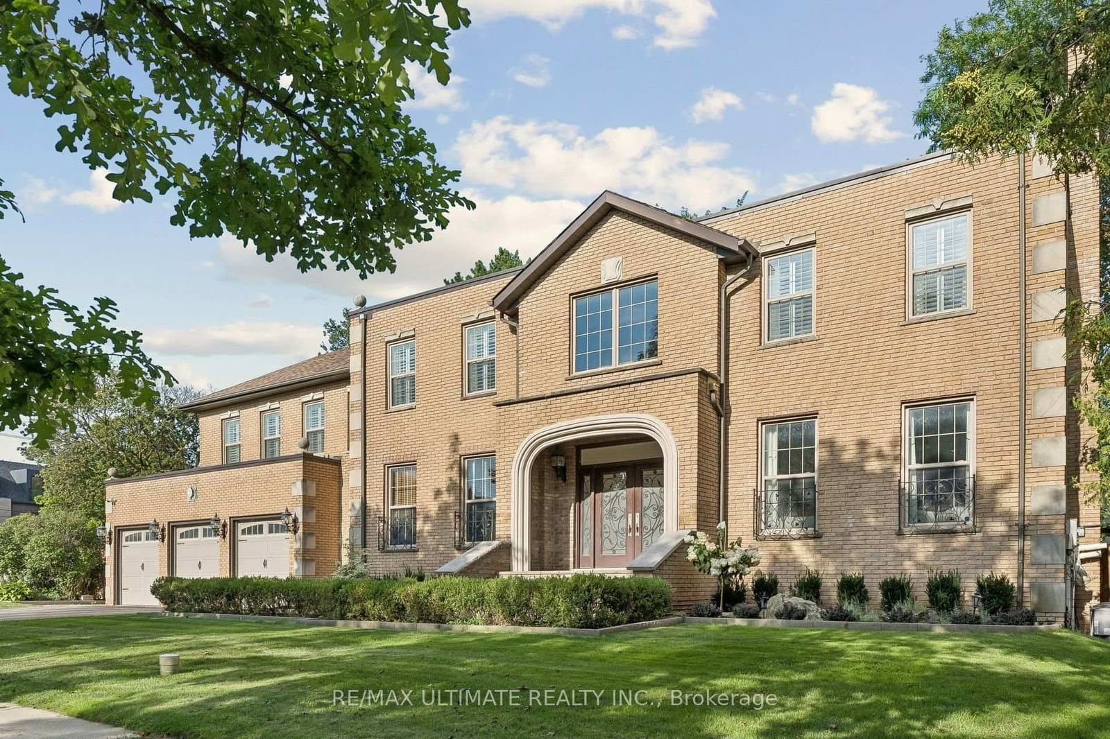 1 Versailles Court - Image 1
