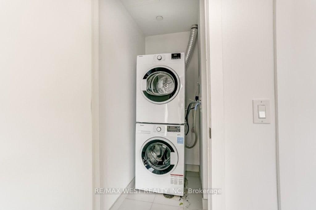 100 Queen Street E, Unit 2808 thumbnail 15