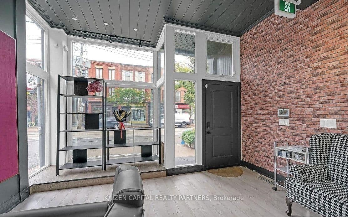 398 King Street E thumbnail 4
