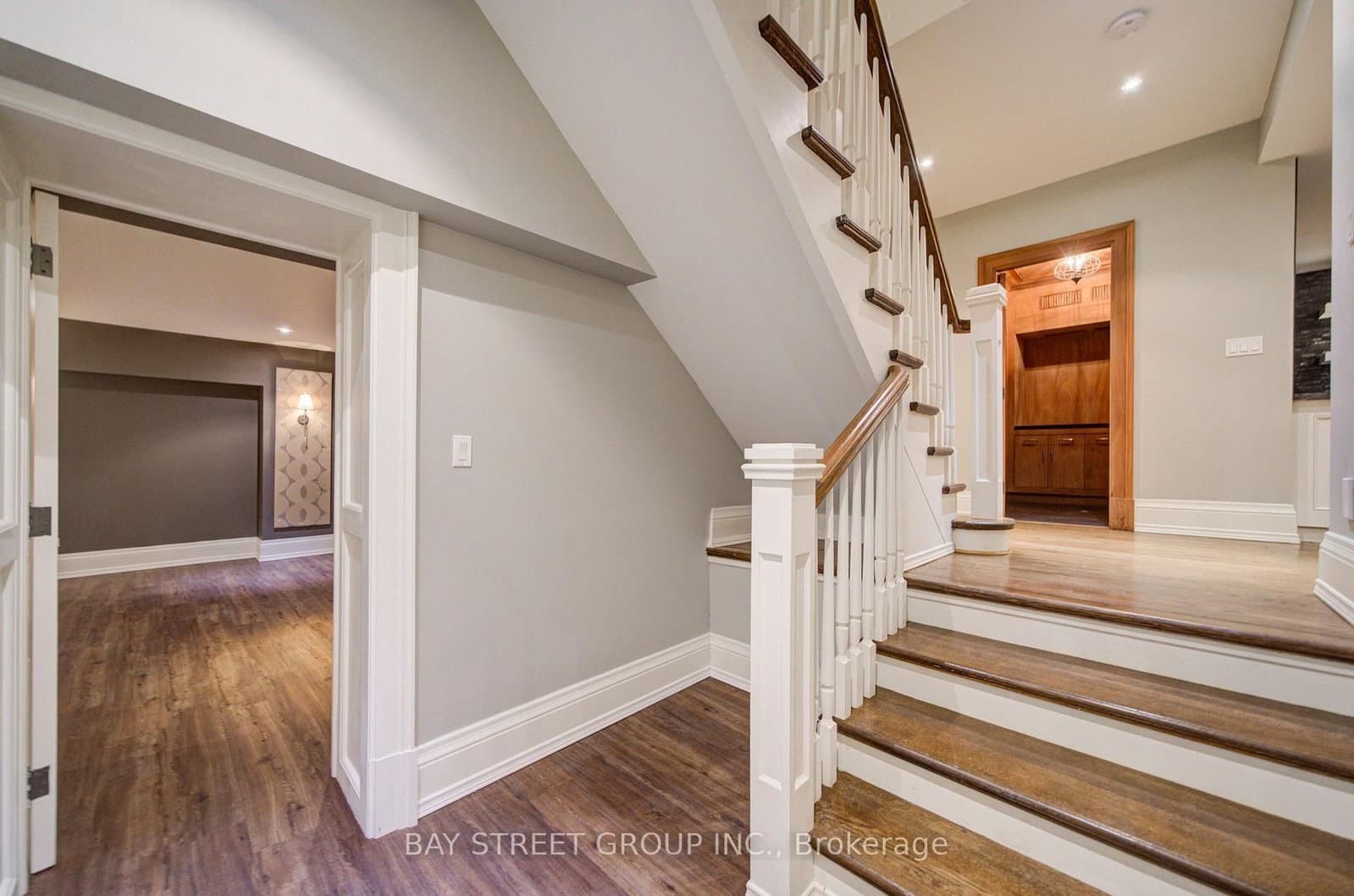 154 Munro Boulevard thumbnail 40