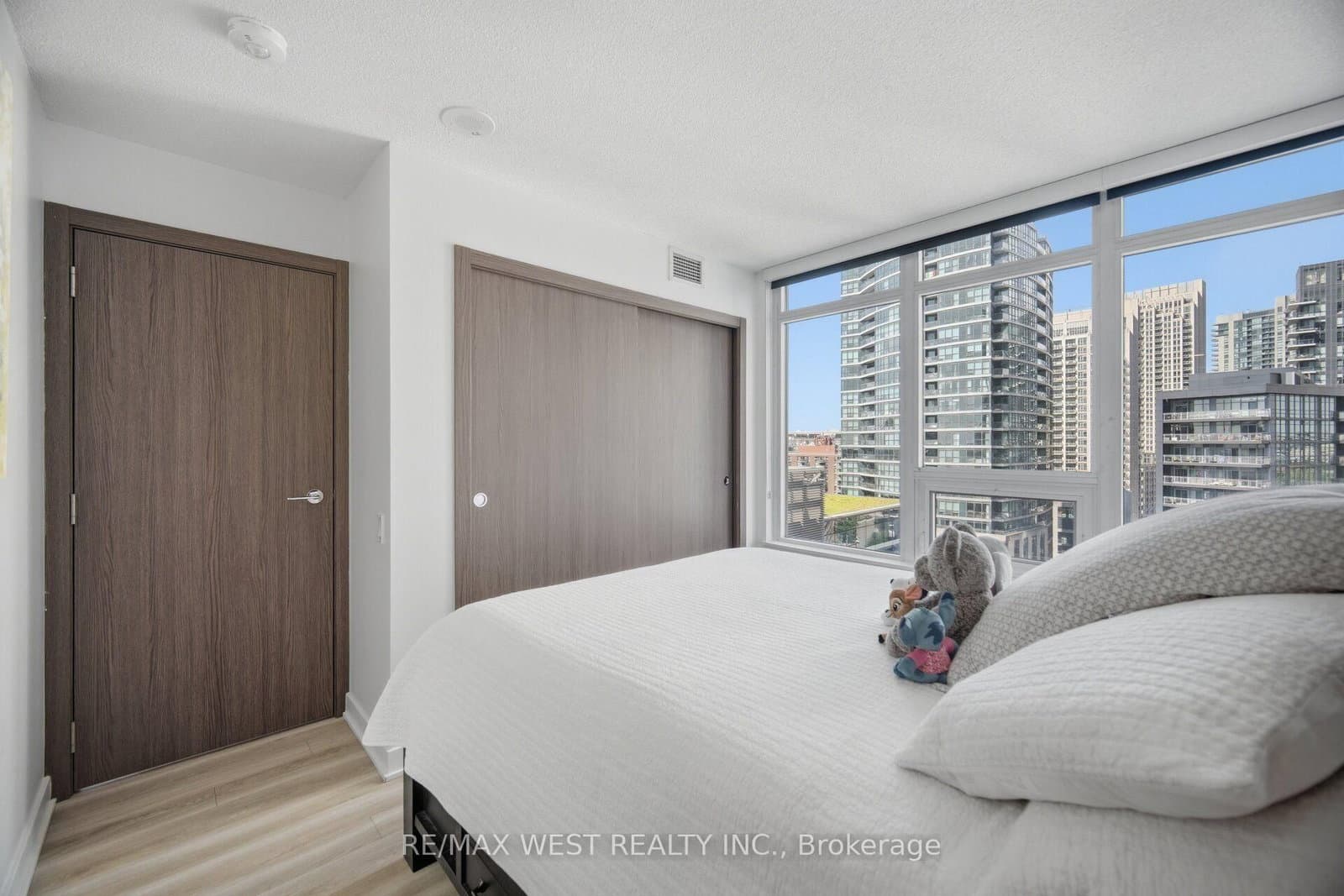 17 Bathurst Street, Unit 1602 thumbnail 16