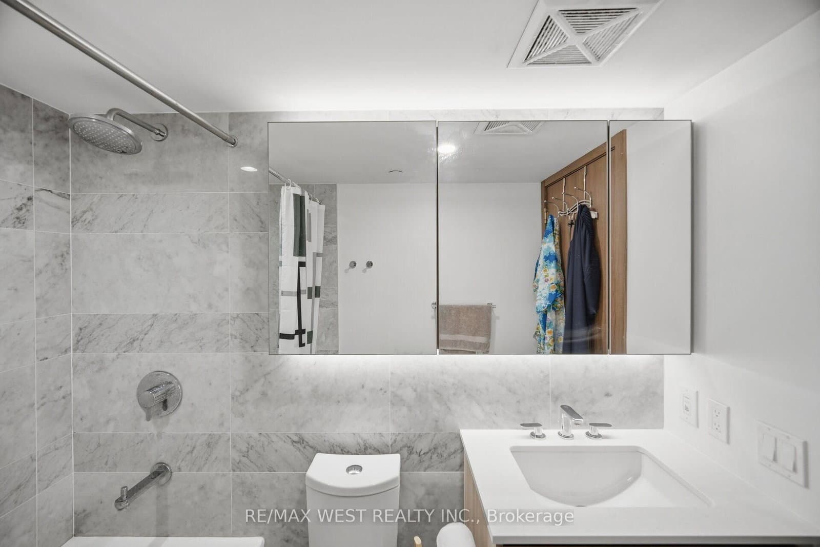 17 Bathurst Street, Unit 1602 thumbnail 19