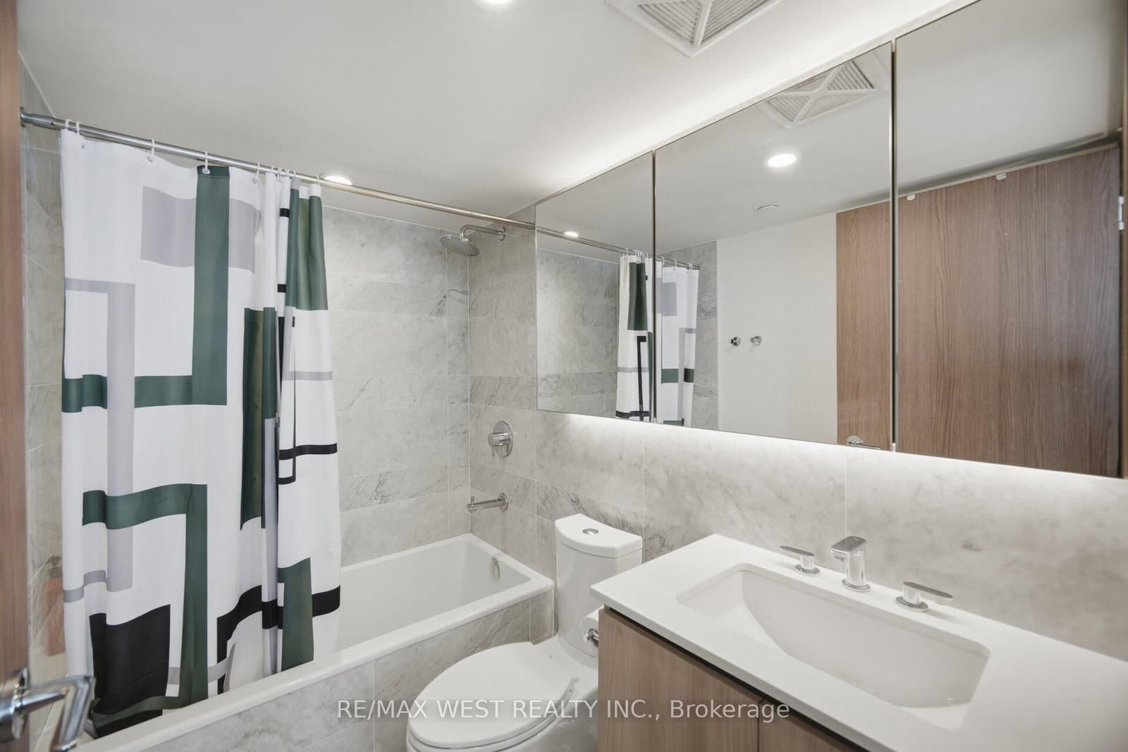 17 Bathurst Street, Unit 1602 thumbnail 25