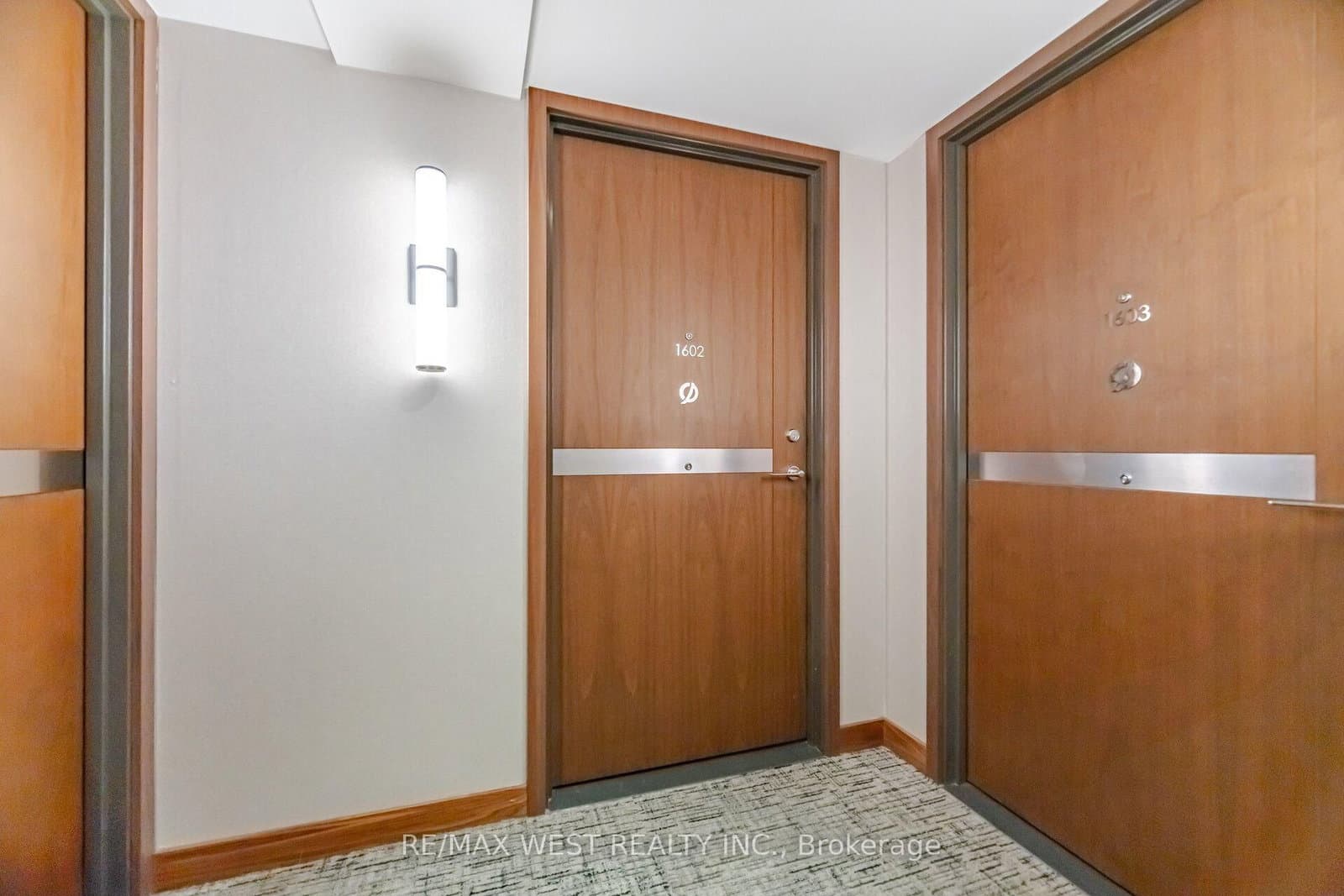17 Bathurst Street, Unit 1602 thumbnail 3