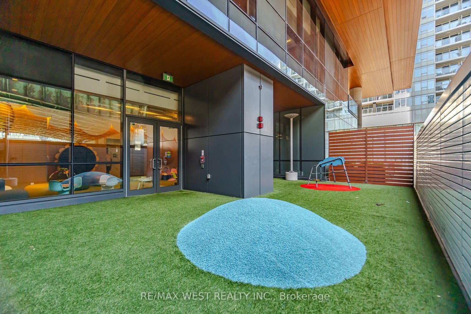 17 Bathurst Street, Unit 1602 thumbnail 49