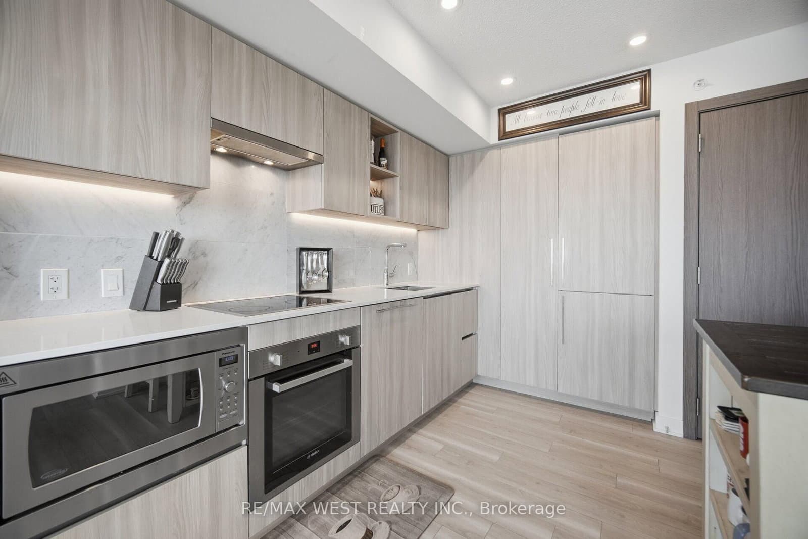 17 Bathurst Street, Unit 1602 thumbnail 6