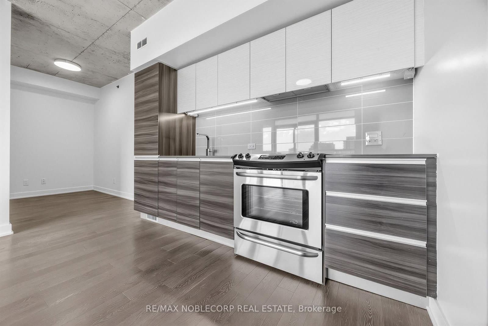 20 Minowan Miikan Lane, Unit 1006 thumbnail 10