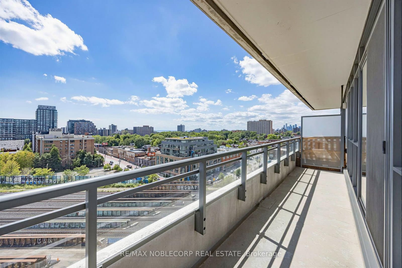 20 Minowan Miikan Lane, Unit 1006 thumbnail 17