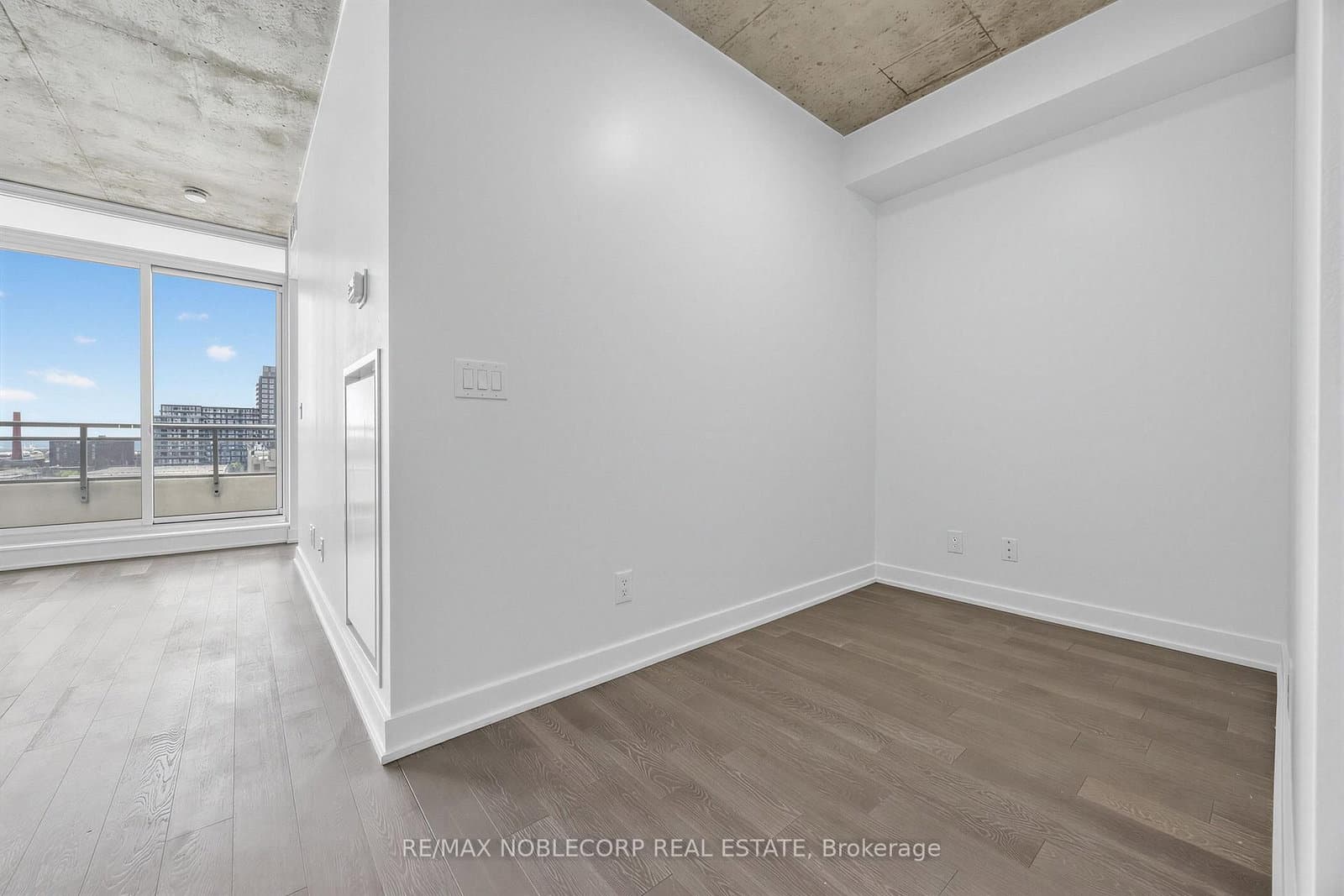 20 Minowan Miikan Lane, Unit 1006 thumbnail 5