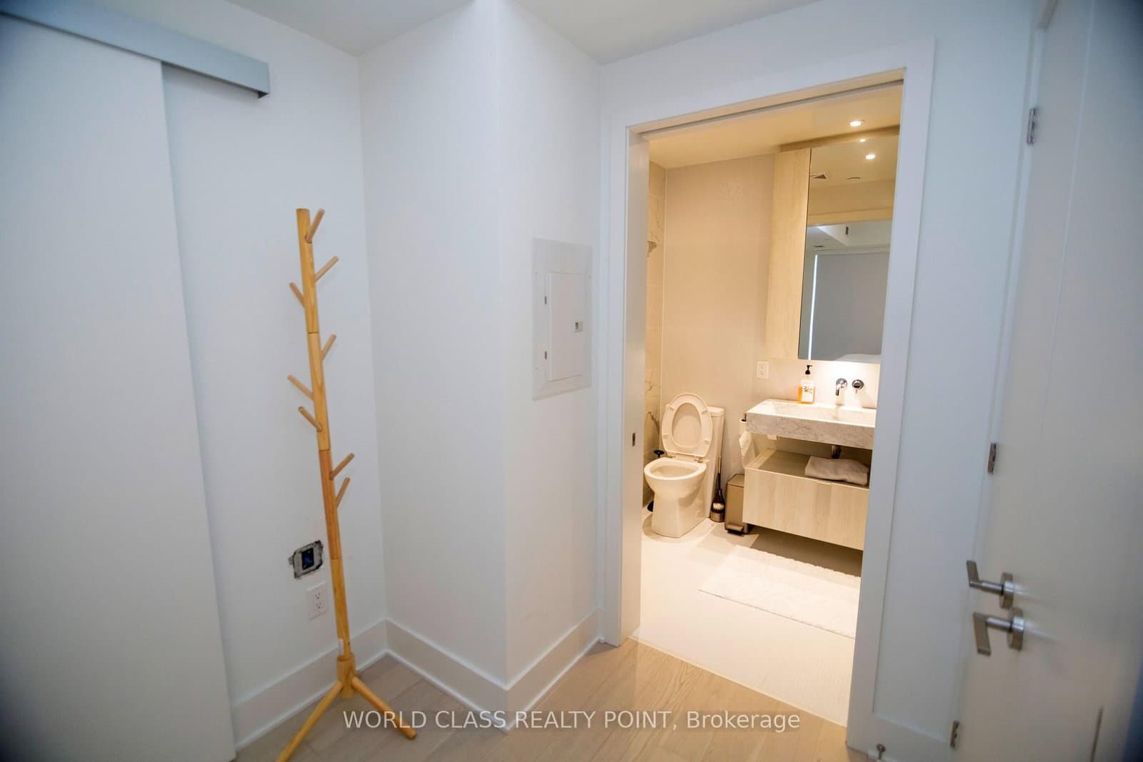 11 Yorkville Avenue, Unit 1807 thumbnail 12