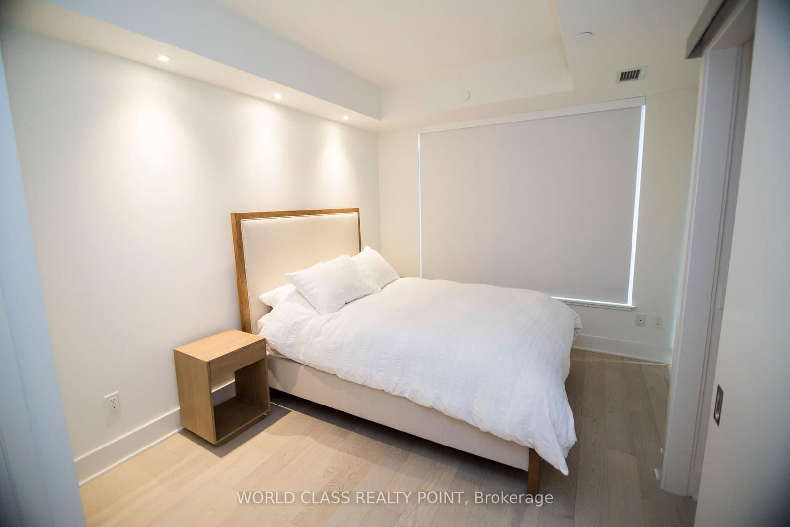 11 Yorkville Avenue, Unit 1807 thumbnail 13