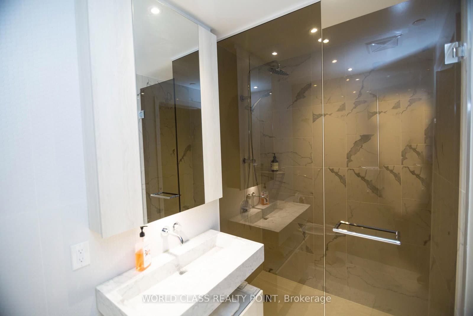 11 Yorkville Avenue, Unit 1807 thumbnail 17