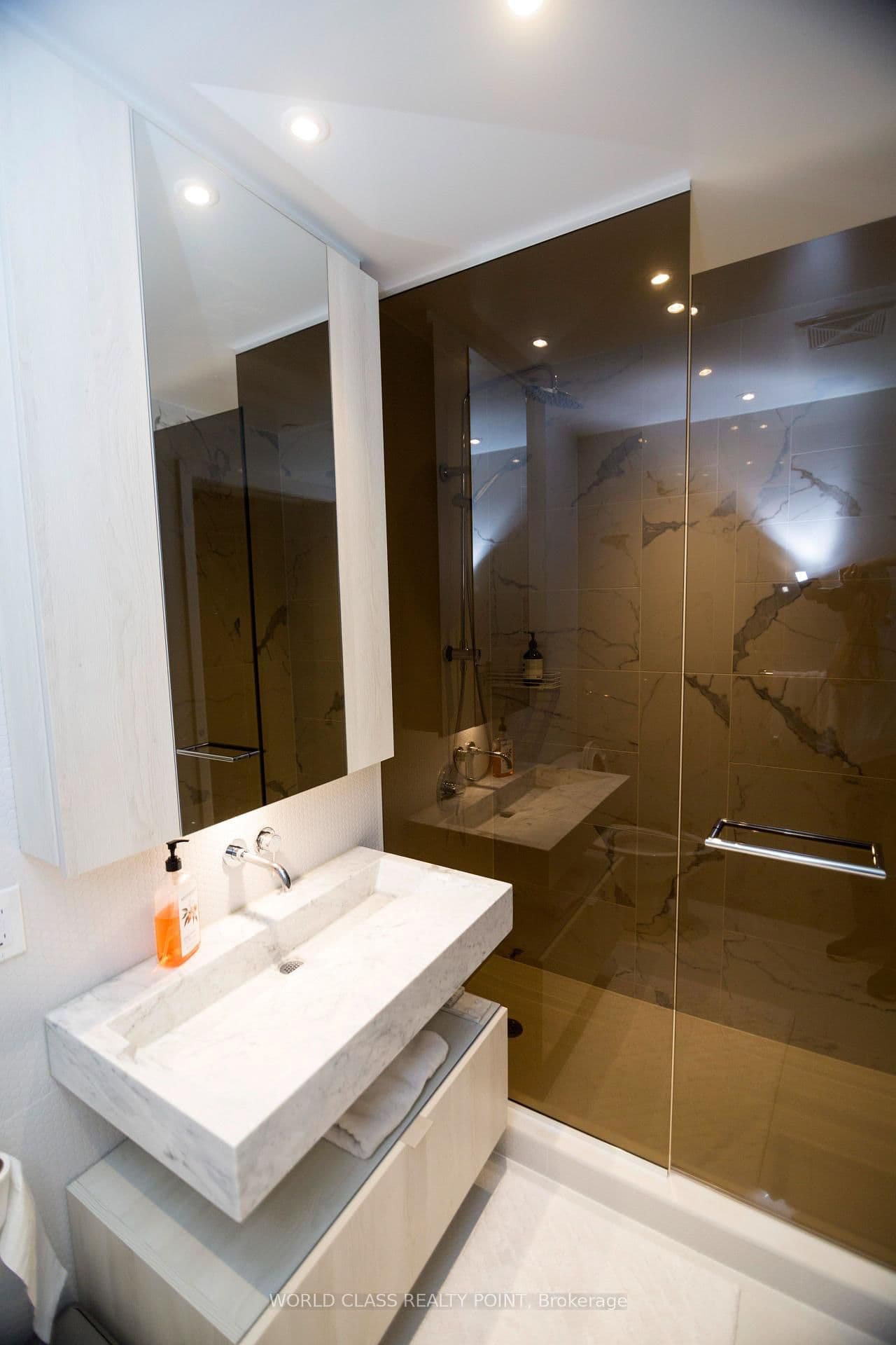 11 Yorkville Avenue, Unit 1807 thumbnail 18