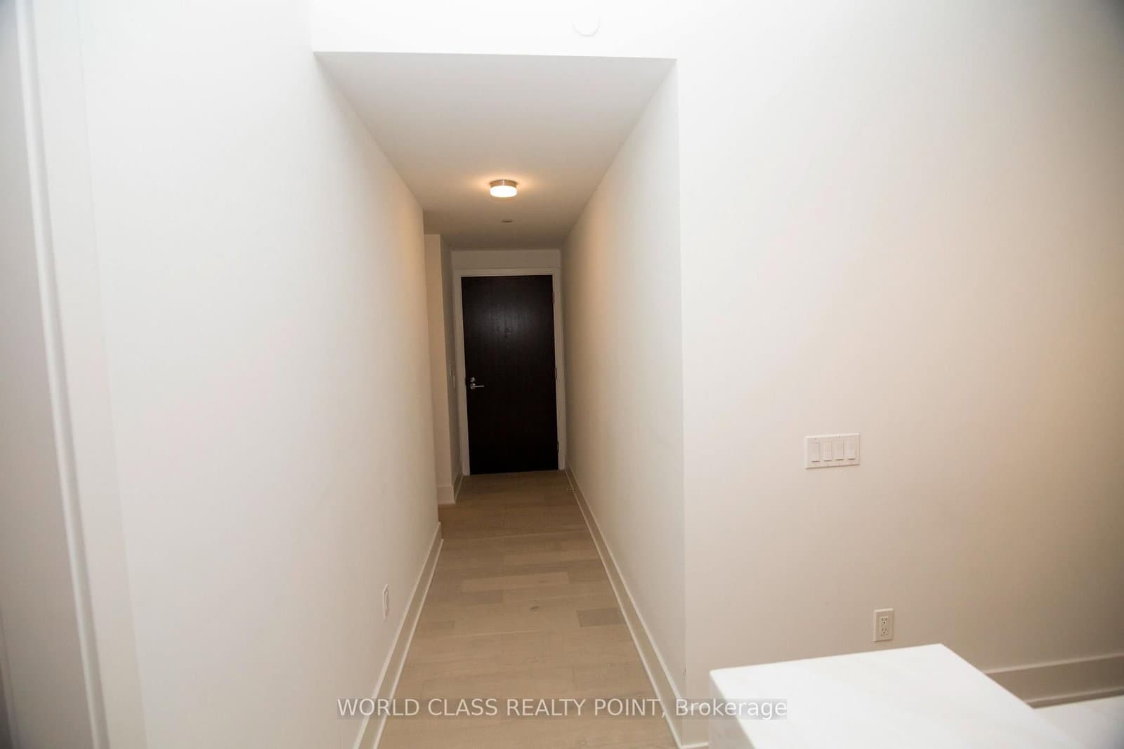11 Yorkville Avenue, Unit 1807 thumbnail 3