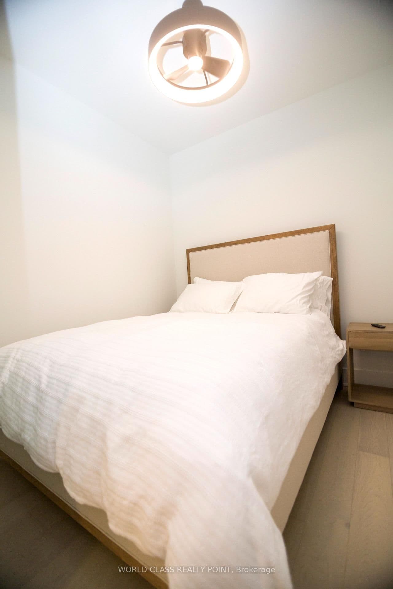 11 Yorkville Avenue, Unit 1807 thumbnail 34