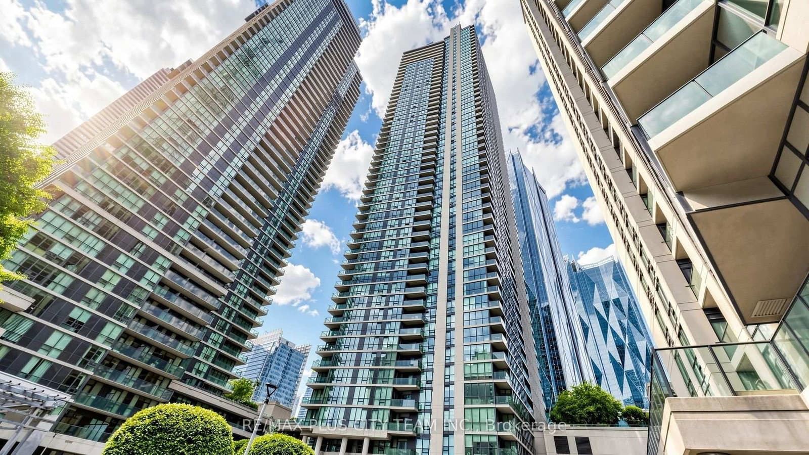 #5005 - 16 Harbour Street