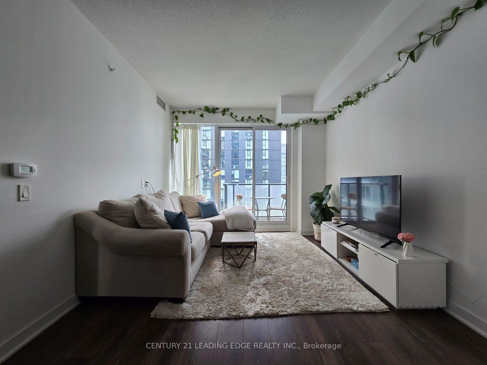 125 Blue Jays Way, Unit 3303 thumbnail 16