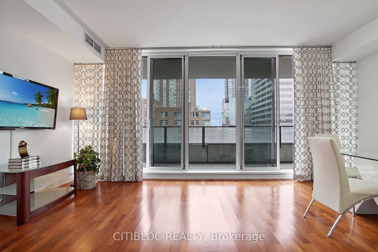 111 Elizabeth Street, Unit 1622 thumbnail 11
