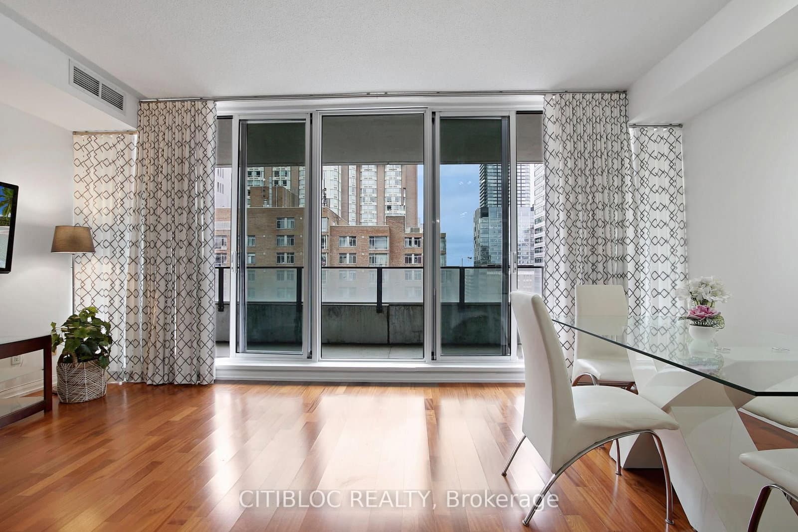111 Elizabeth Street, Unit 1622 thumbnail 12