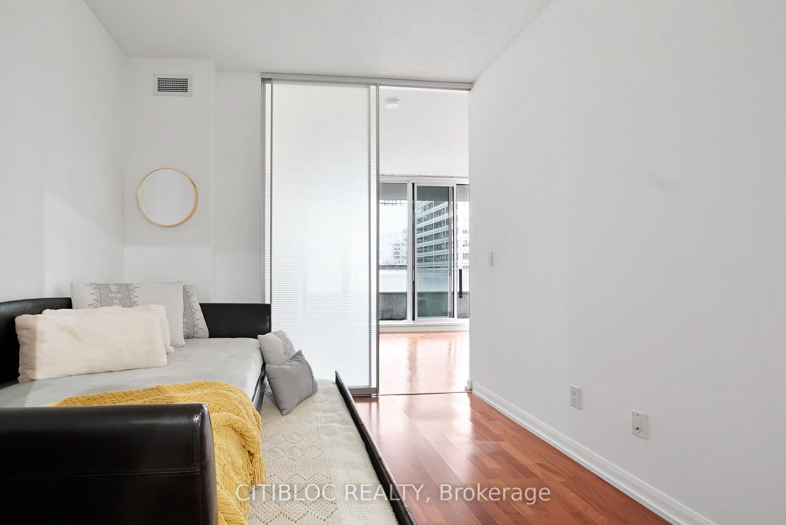 111 Elizabeth Street, Unit 1622 thumbnail 14