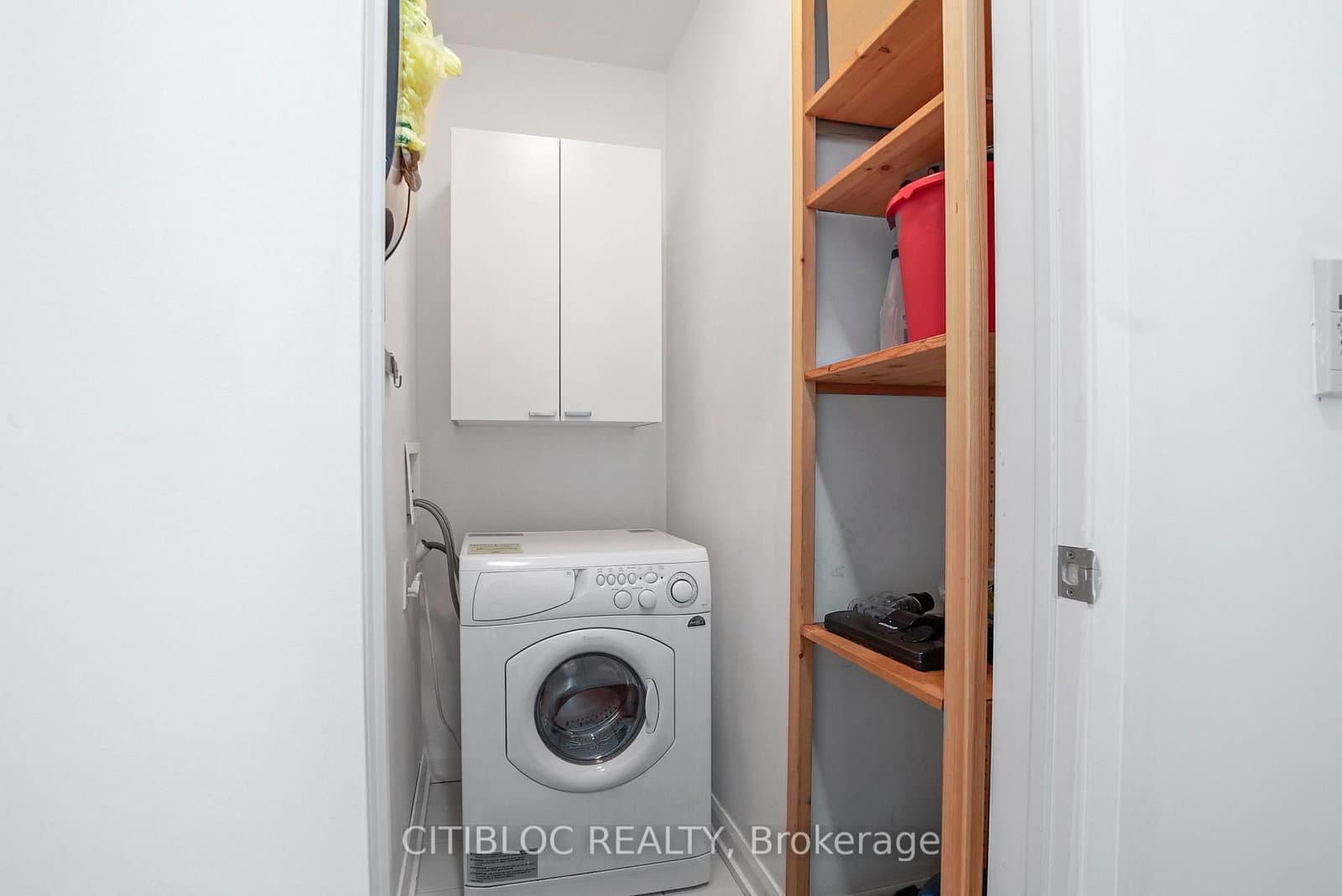111 Elizabeth Street, Unit 1622 thumbnail 17